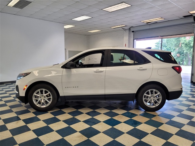 2022 Chevrolet Equinox LS photo 4