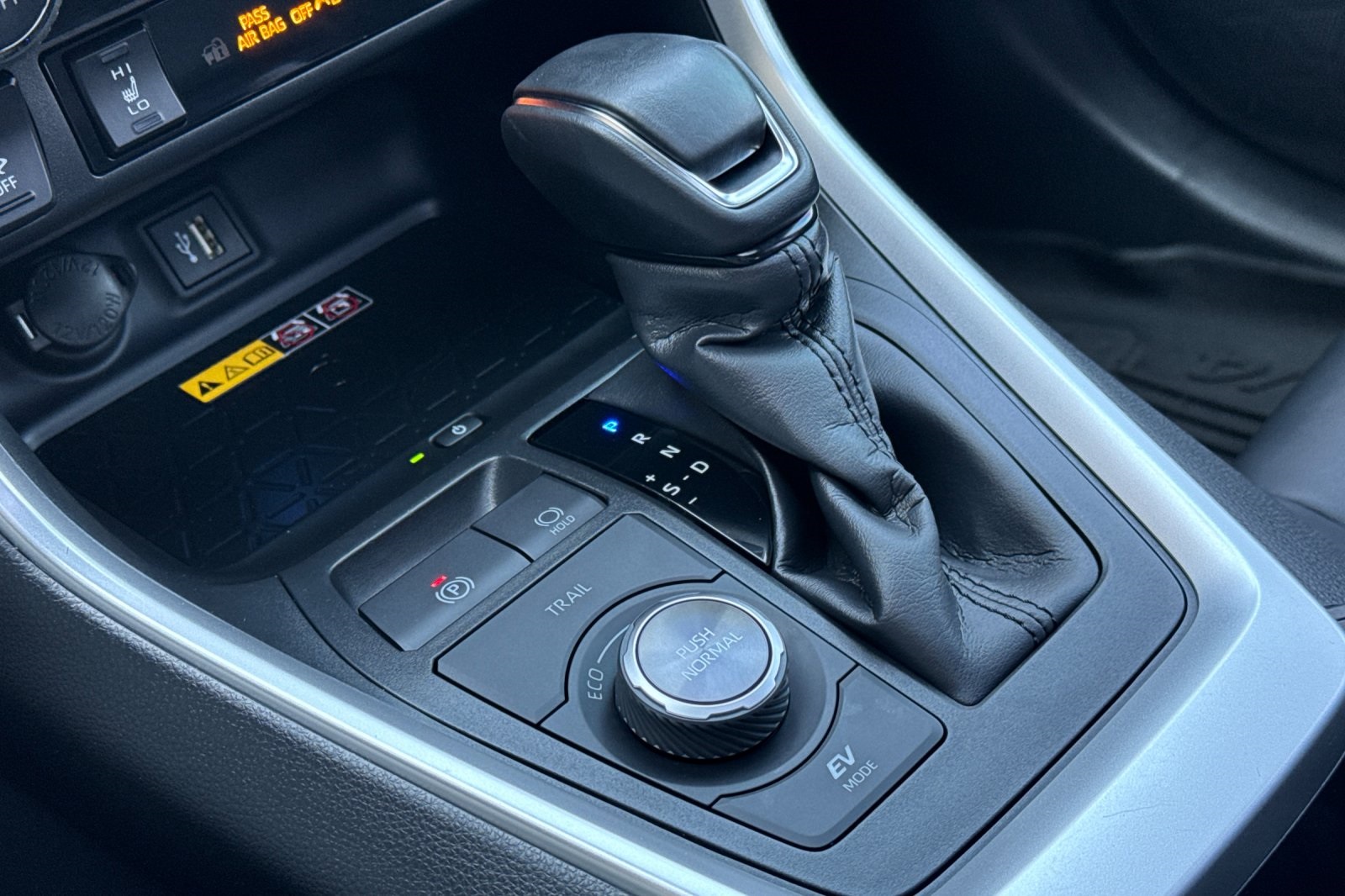 2024 Toyota RAV4 Hybrid XSE photo 21