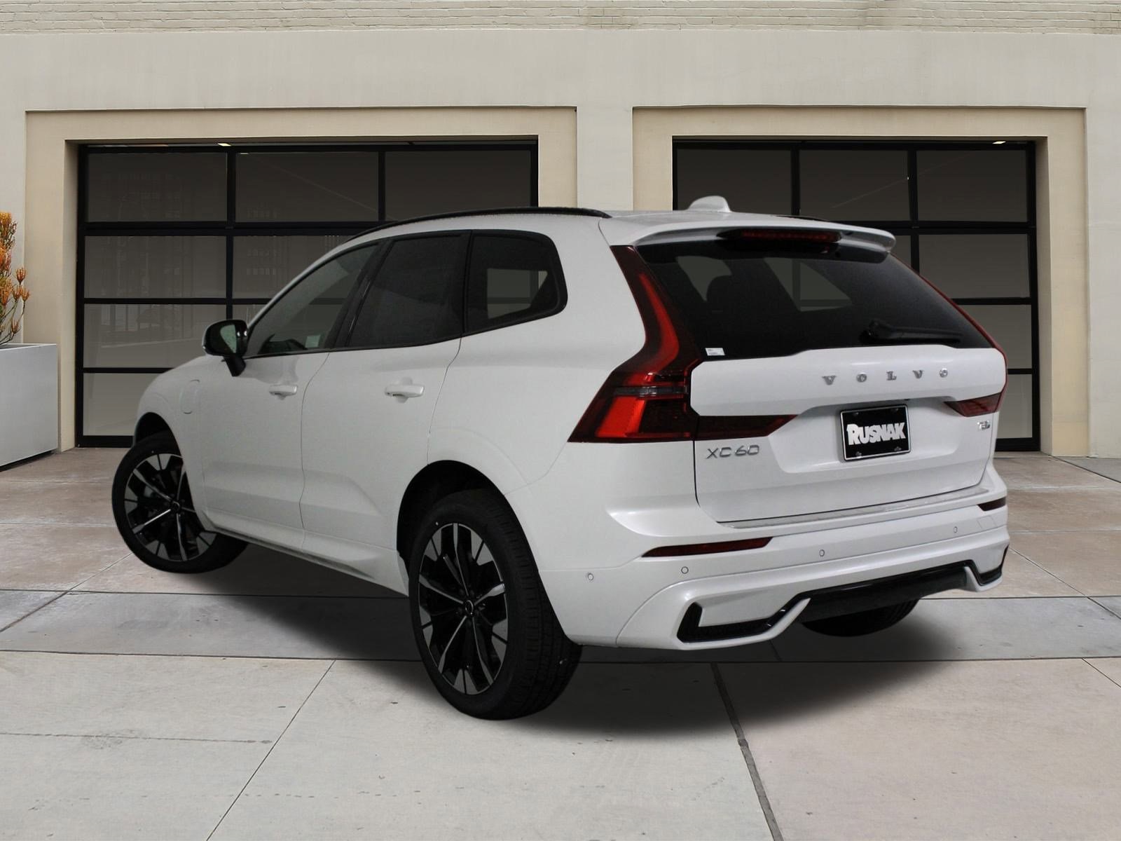 2026 Volvo XC60 Hybrid T8 Plus photo 3