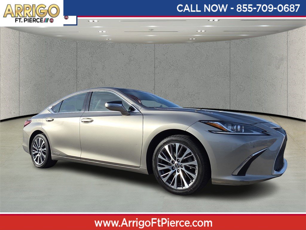2021 Lexus ES Base's photo