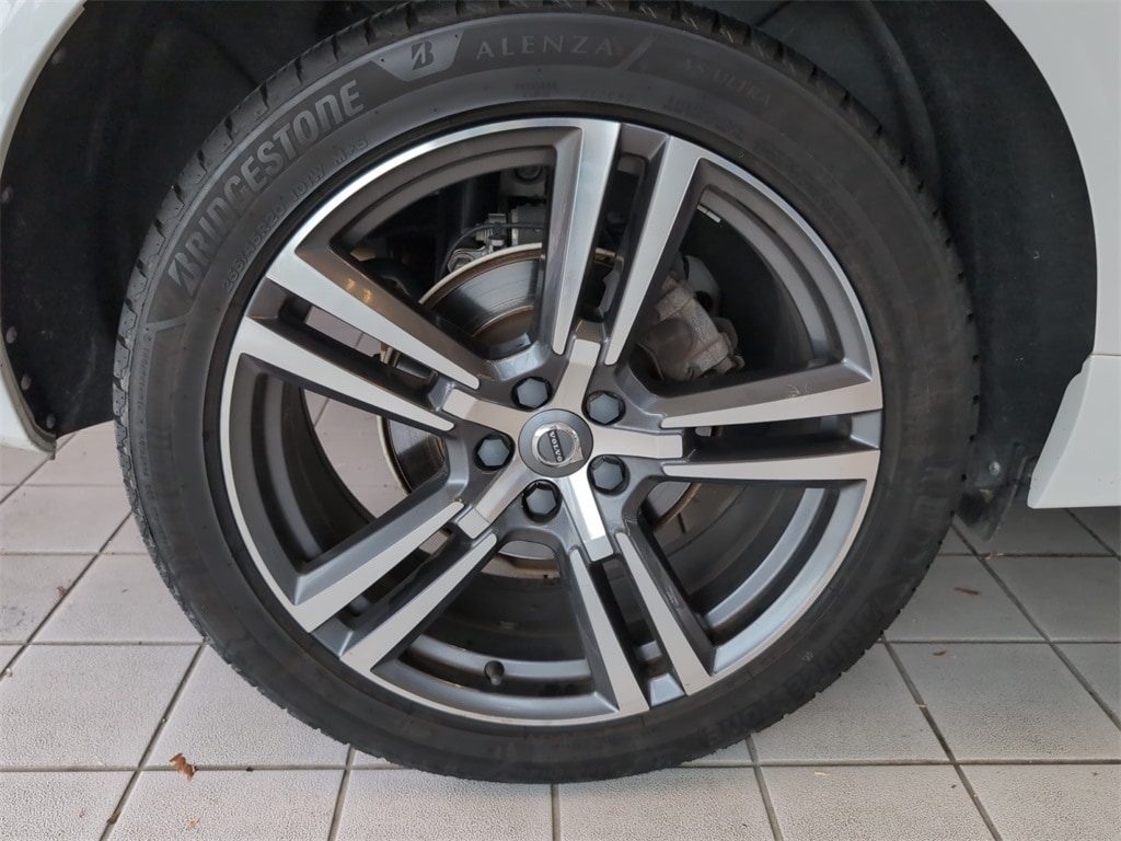 2018 Volvo XC60 T5 Momentum photo 16