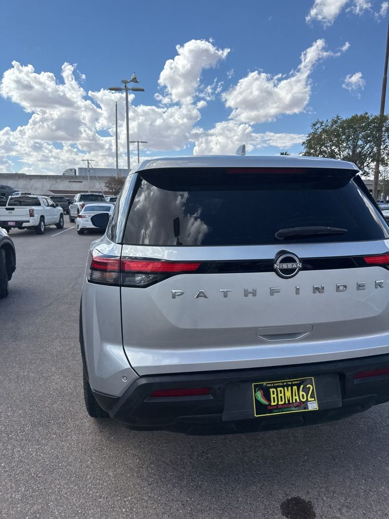 2022 Nissan Pathfinder S photo 30