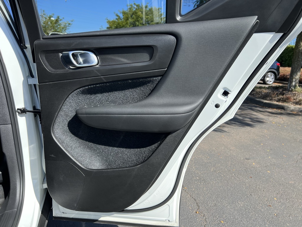 2019 Volvo XC40 T5 Momentum photo 27