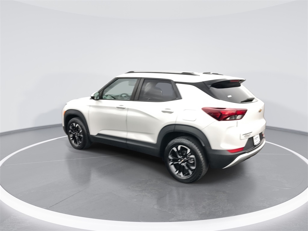 2022 Chevrolet Trailblazer LT photo 2