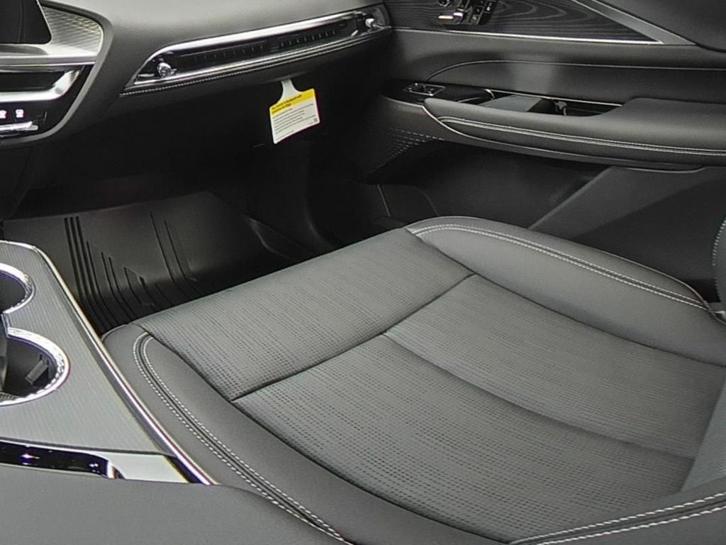 2025 Cadillac Lyriq Luxury photo 13