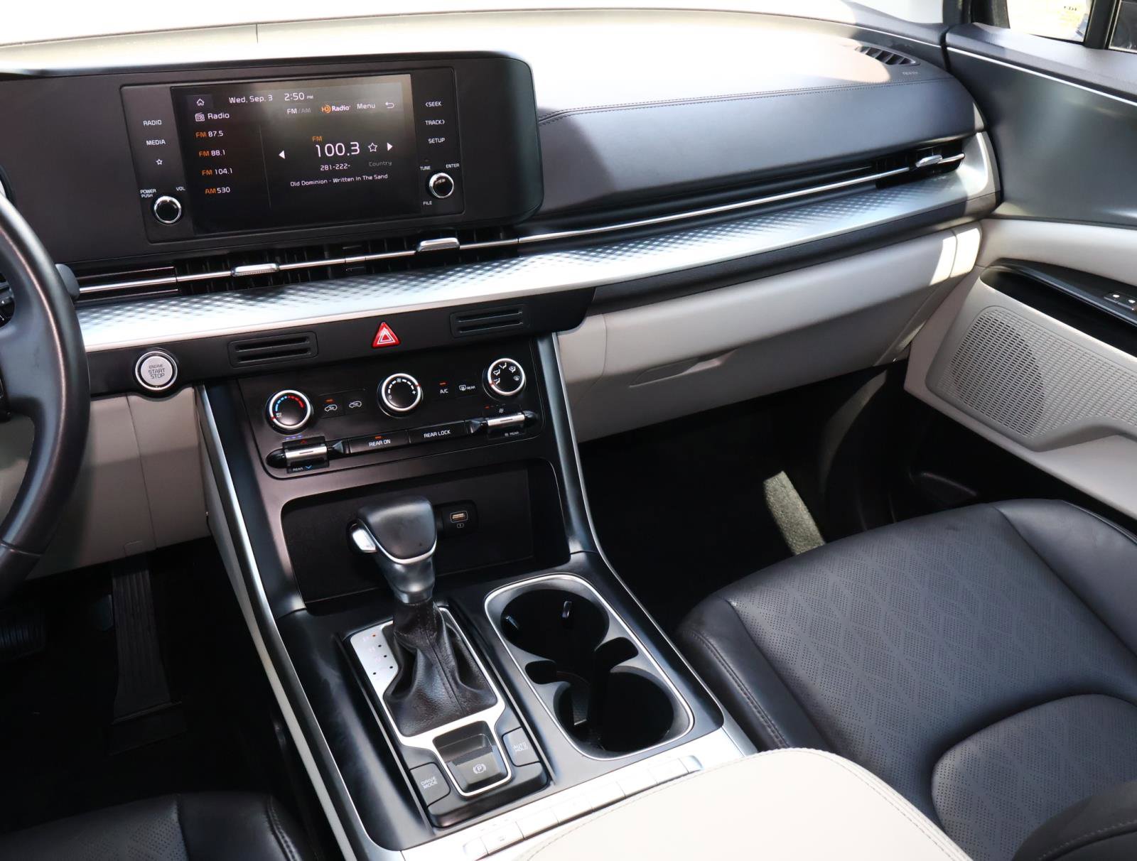 2024 Kia Carnival LX photo 11