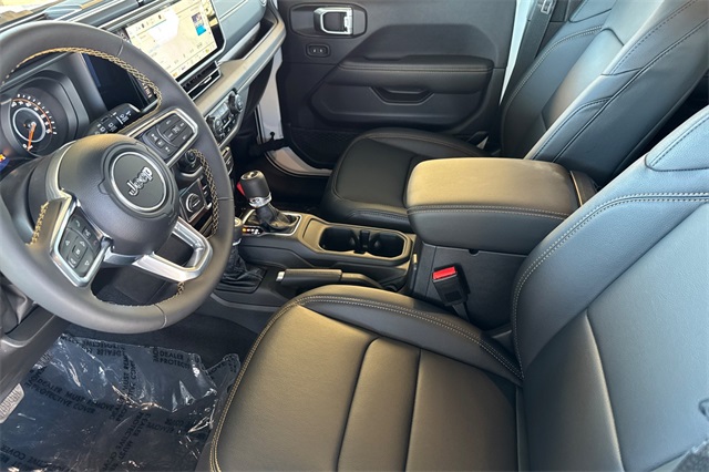 2025 Jeep Wrangler Sahara photo 2