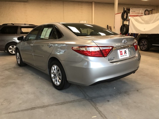 2017 Toyota Camry LE photo 5