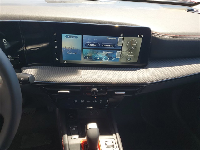 2025 Nissan Kicks SR photo 5