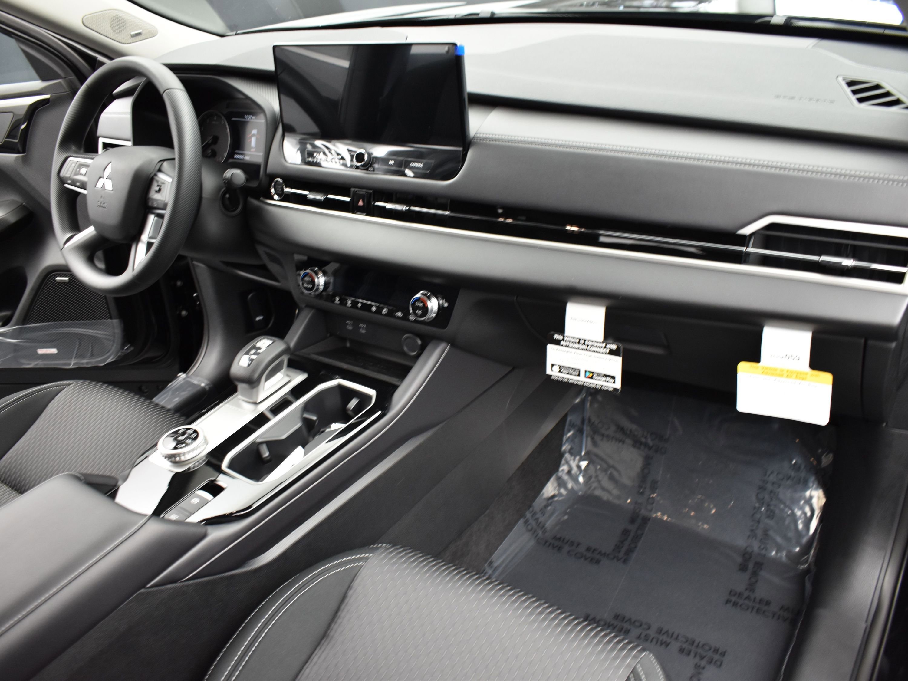 2025 Mitsubishi Outlander ES photo 6