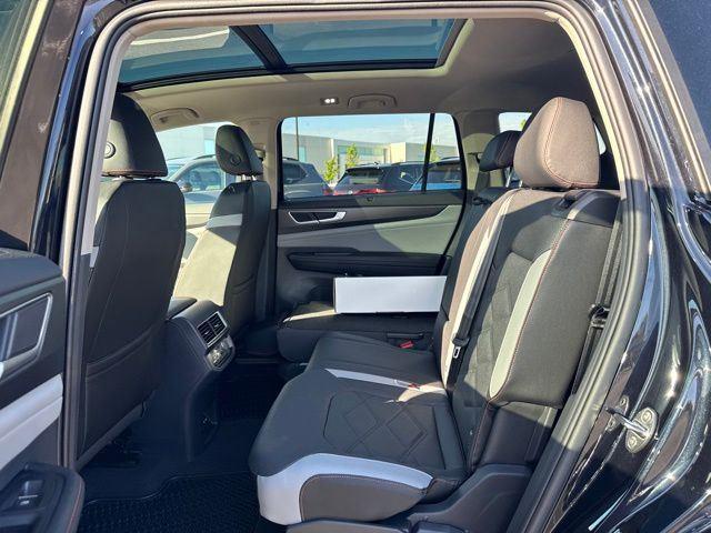 2025 Volkswagen Atlas Peak Edition SE photo 14
