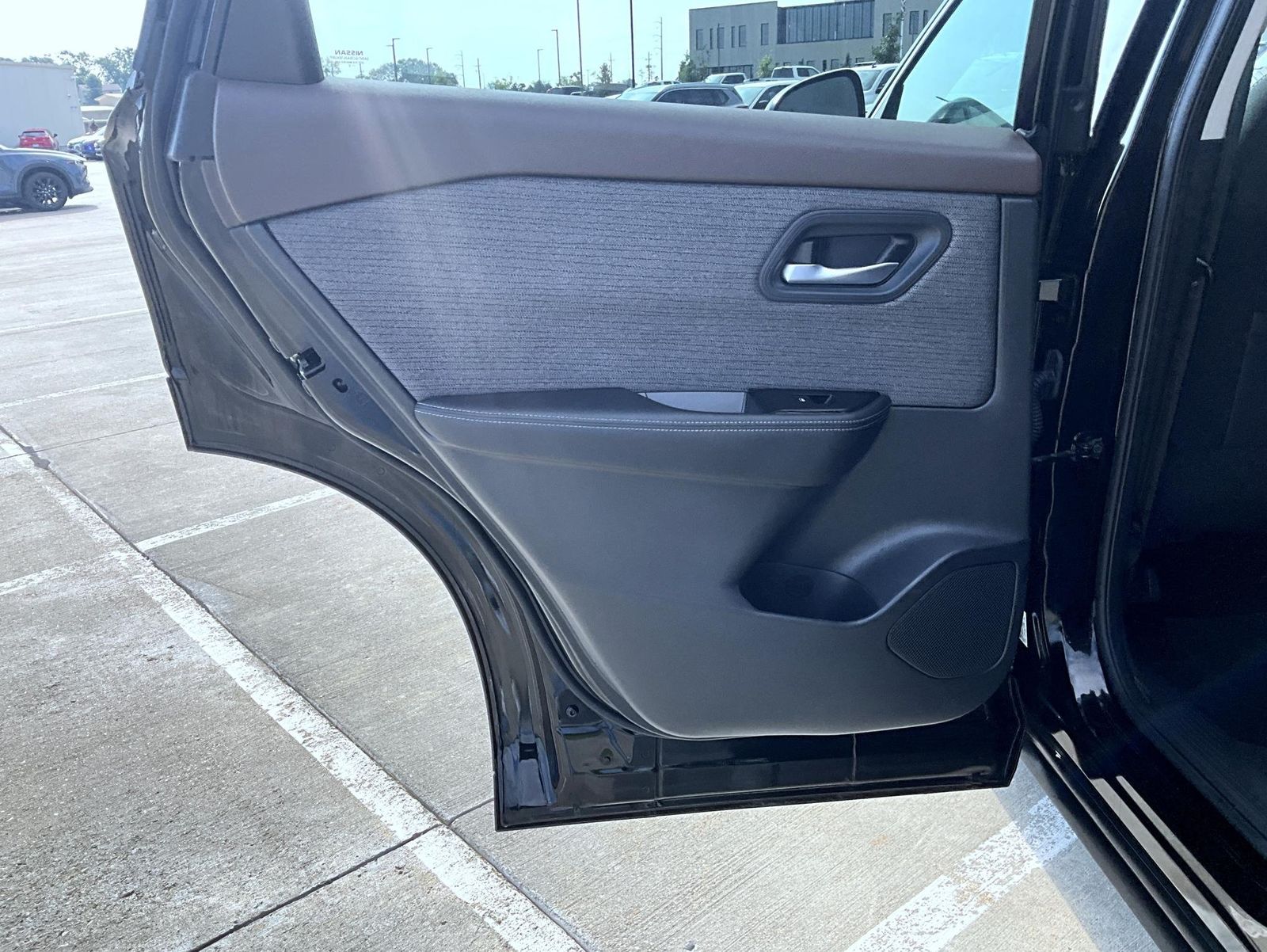 2022 Nissan Rogue SV photo 18