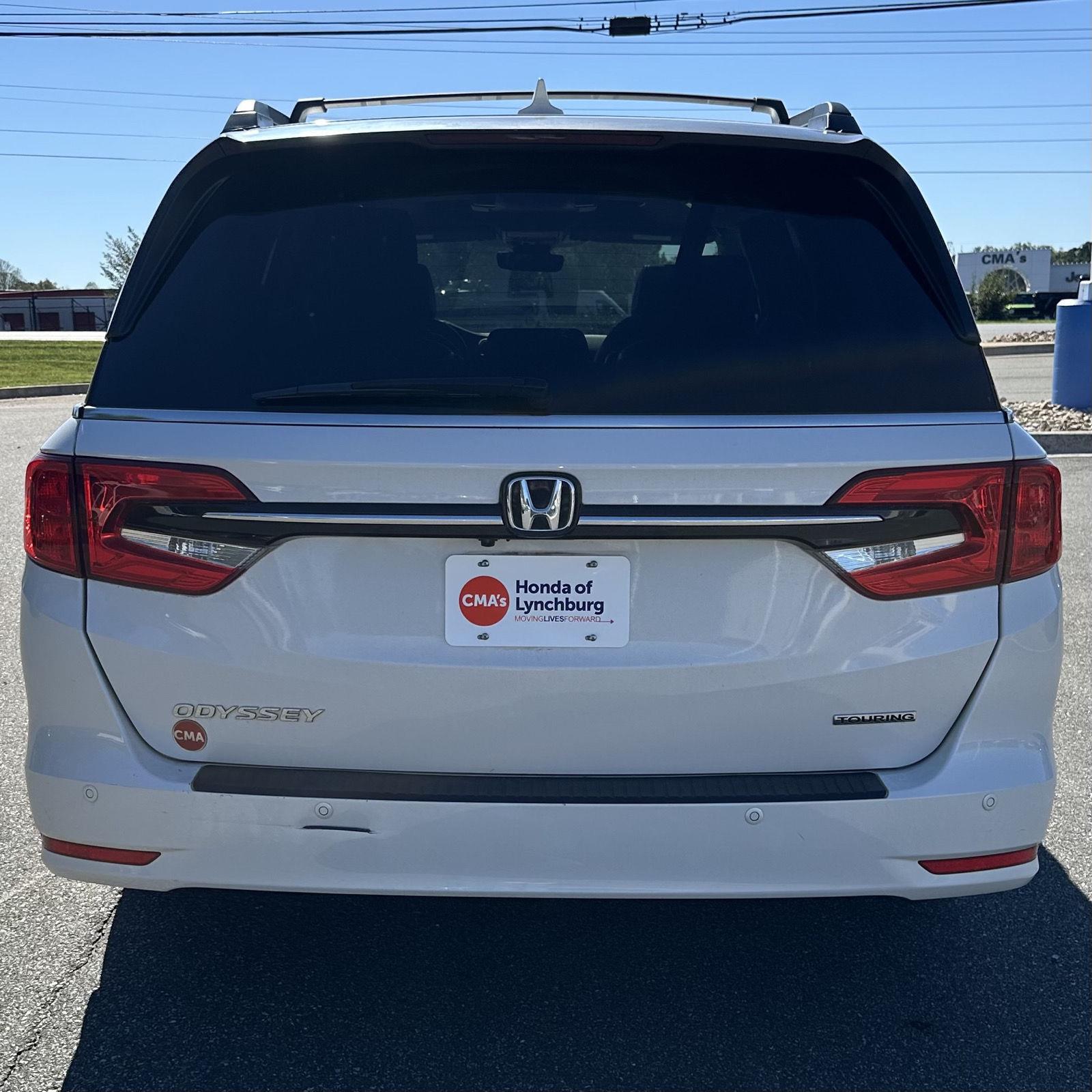 2023 Honda Odyssey Touring photo 3