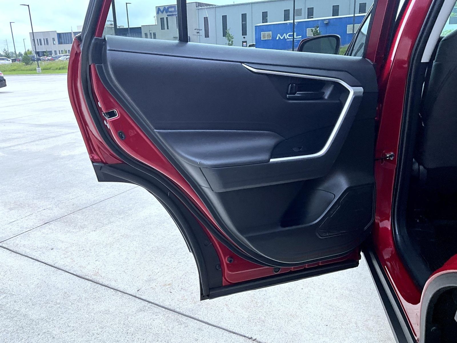 2022 Toyota RAV4 LE photo 18