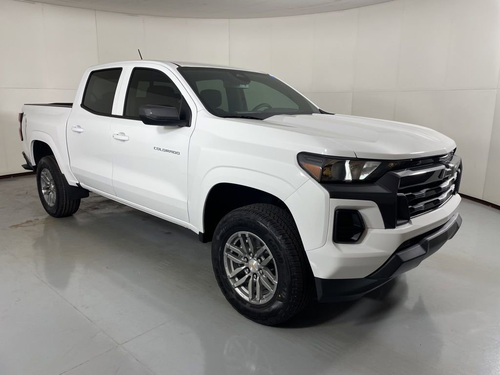 2026 Chevrolet Colorado LT photo 2