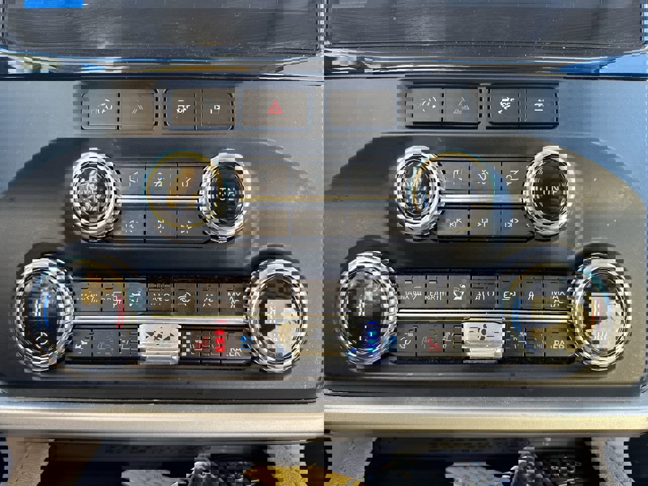 2023 Ford Expedition Limited photo 3