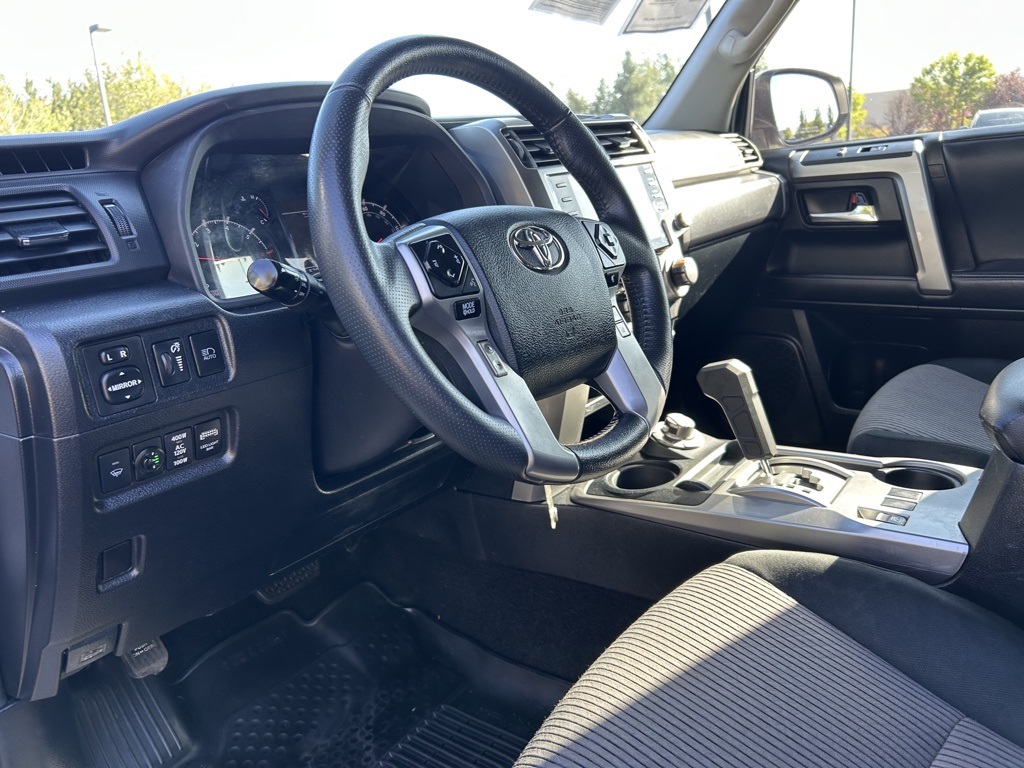 2020 Toyota 4Runner SR5 photo 15