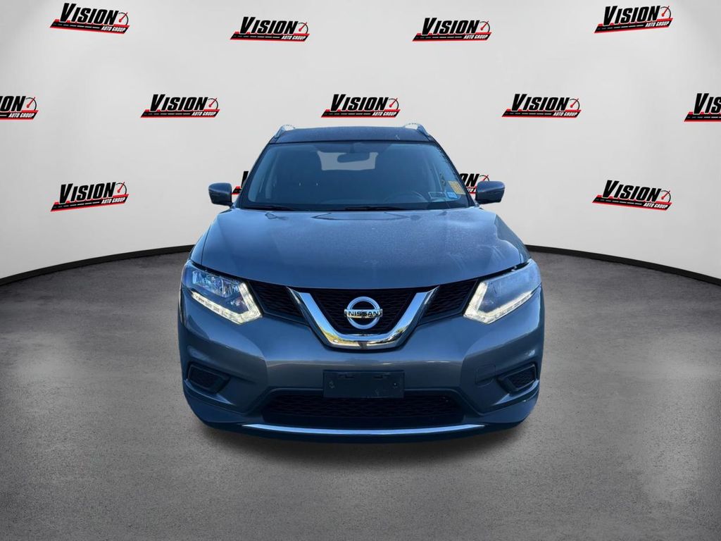 2016 Nissan Rogue SV photo 2