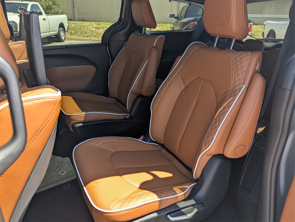 2026 Chrysler Pacifica Pinnacle photo 25