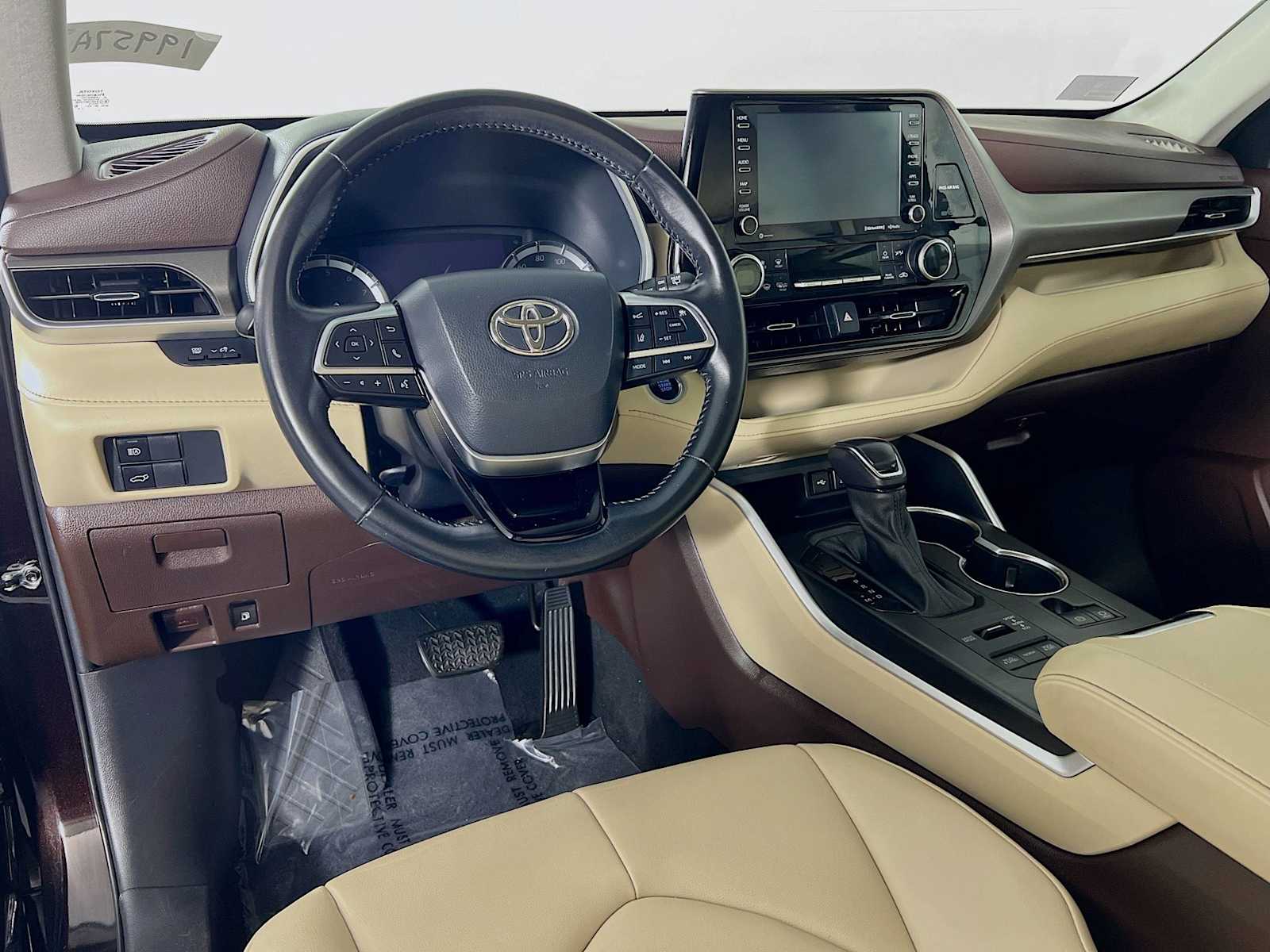 2021 Toyota Highlander XLE photo 2