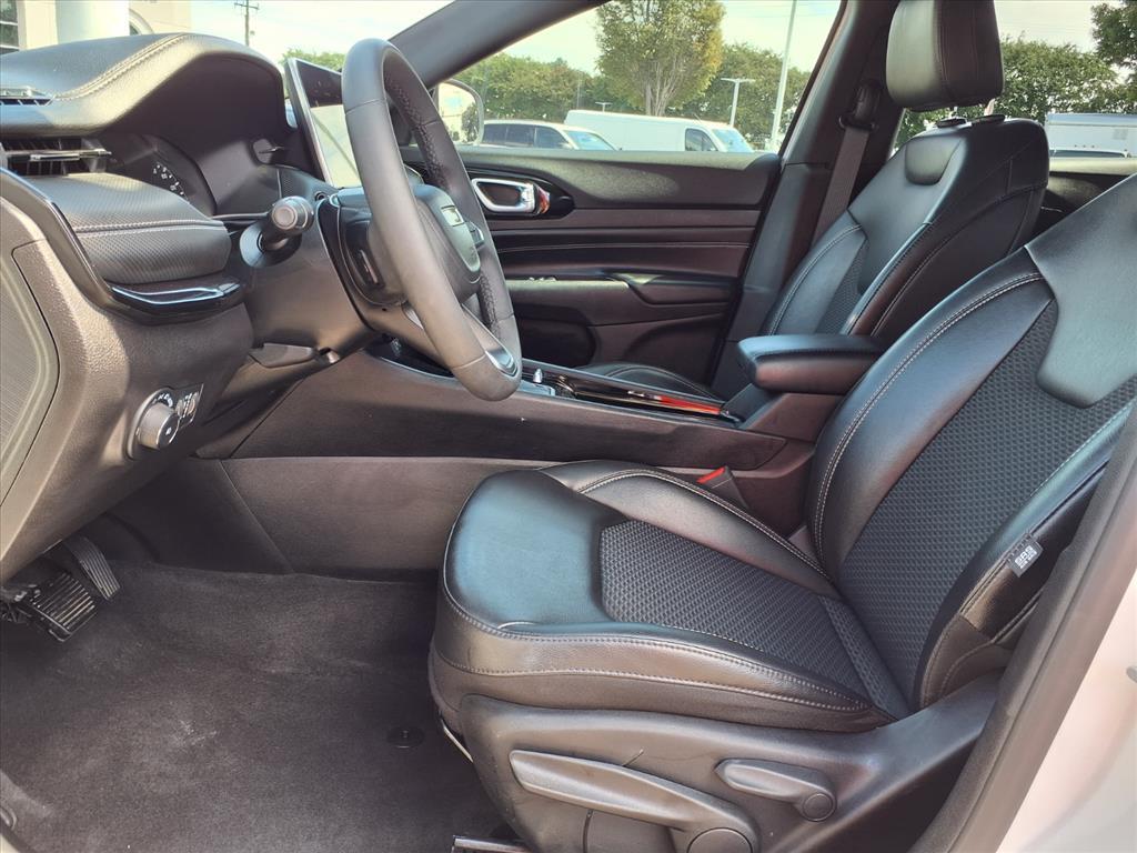 2023 Jeep Compass Altitude photo 2