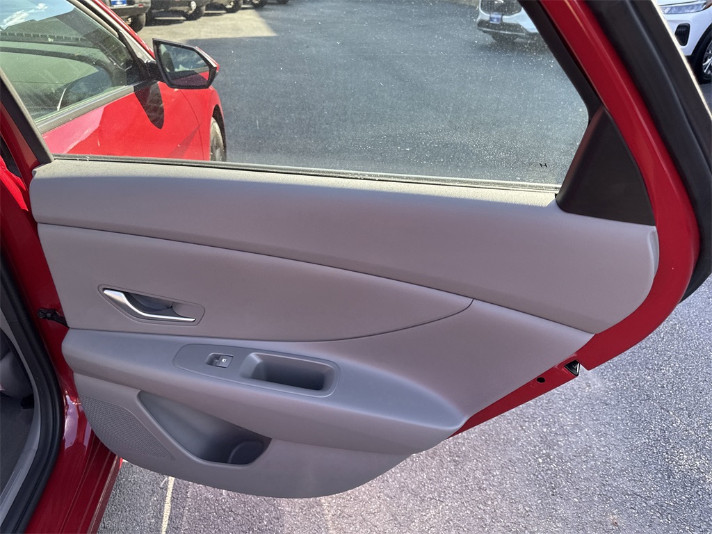 2023 Hyundai Elantra SEL photo 32