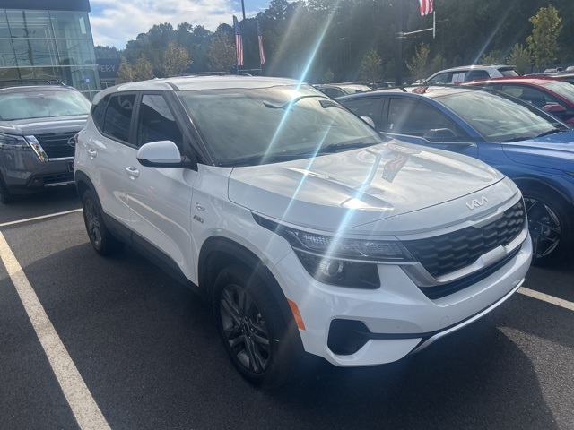 2022 Kia Seltos LX photo 2