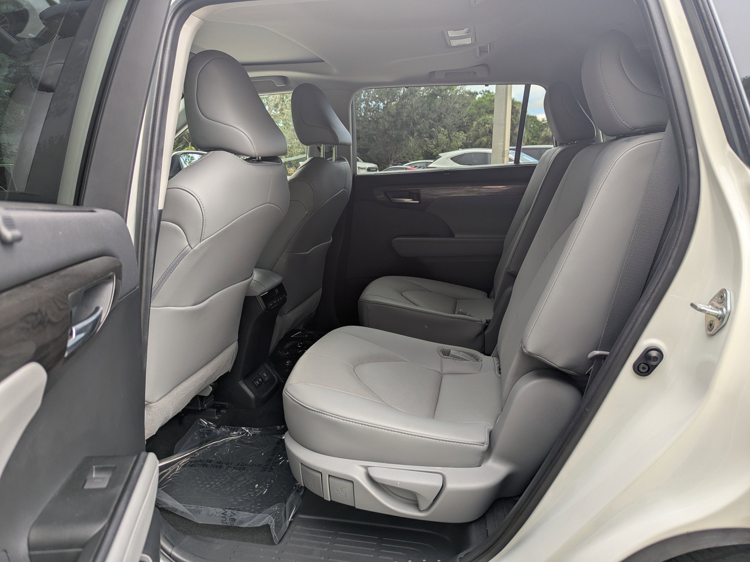 2020 Toyota Highlander Limited photo 17
