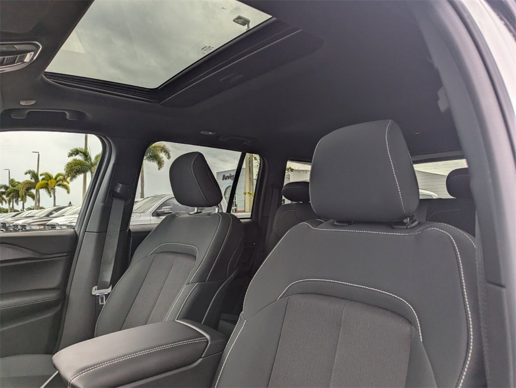 2025 Jeep Grand Cherokee Laredo X photo 12