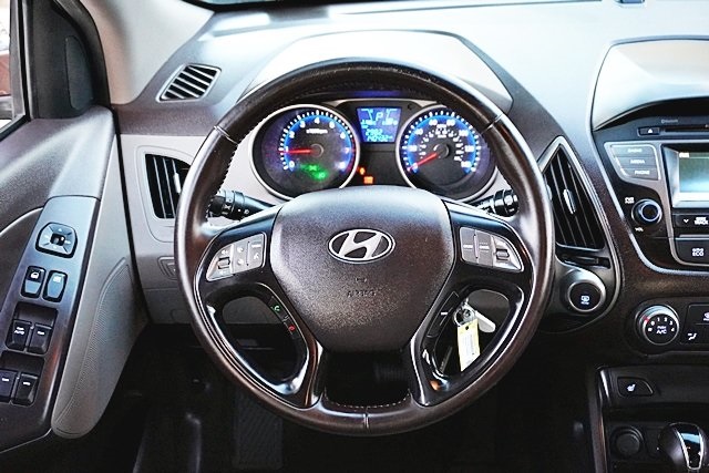 Used 2015 Brown Hyundai SE image 18