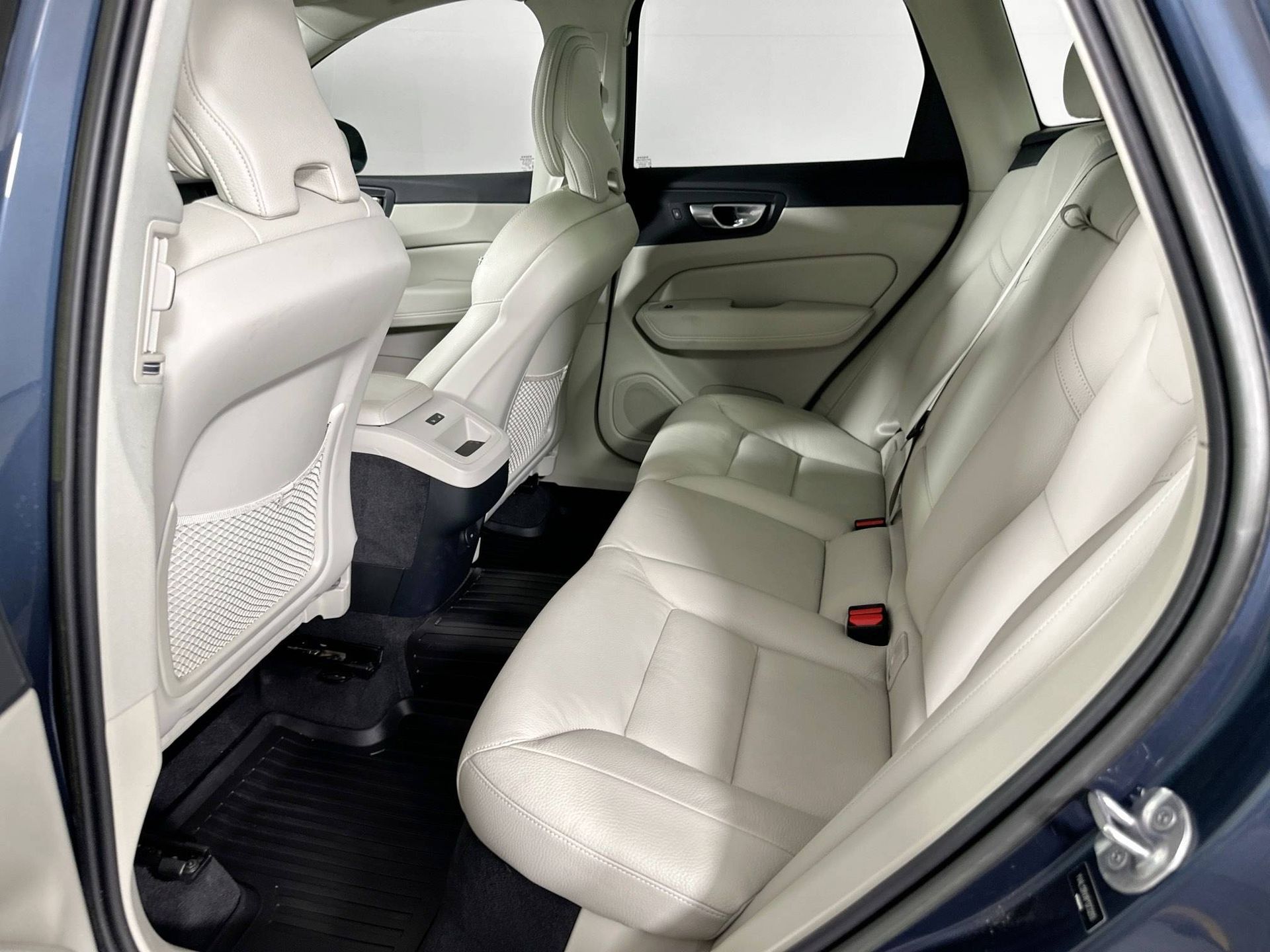 2023 Volvo XC60 B5 Core photo 22