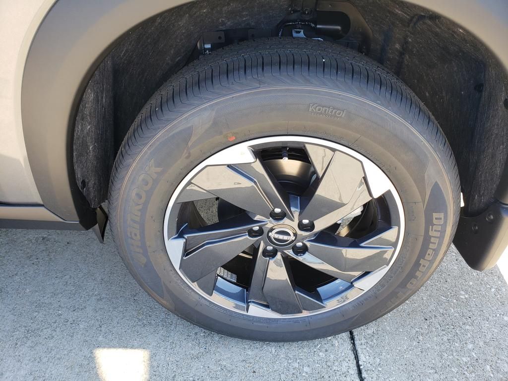 2026 Nissan Rogue SV photo 11