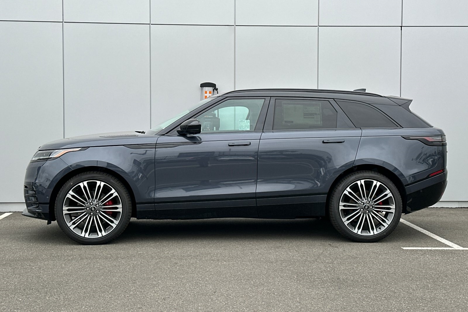 2025 Land Rover Range Rover Velar SE photo 2