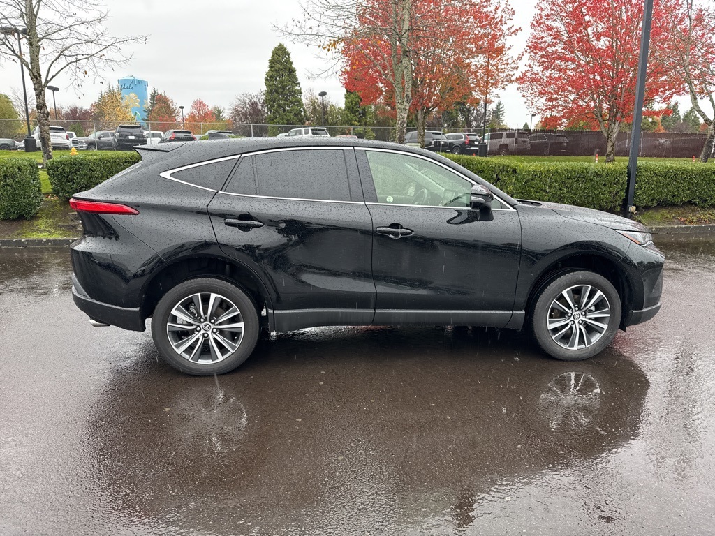 2022 Toyota Venza LE photo 4