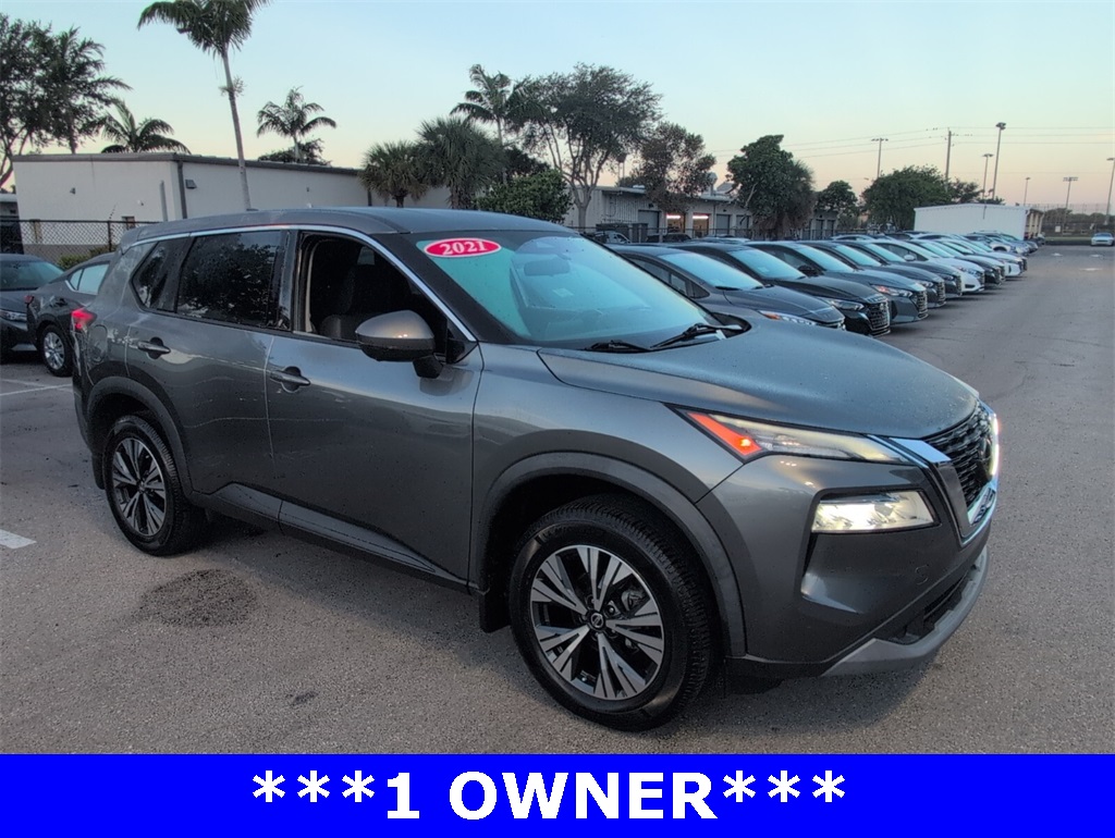 2021 Nissan Rogue SV photo 2