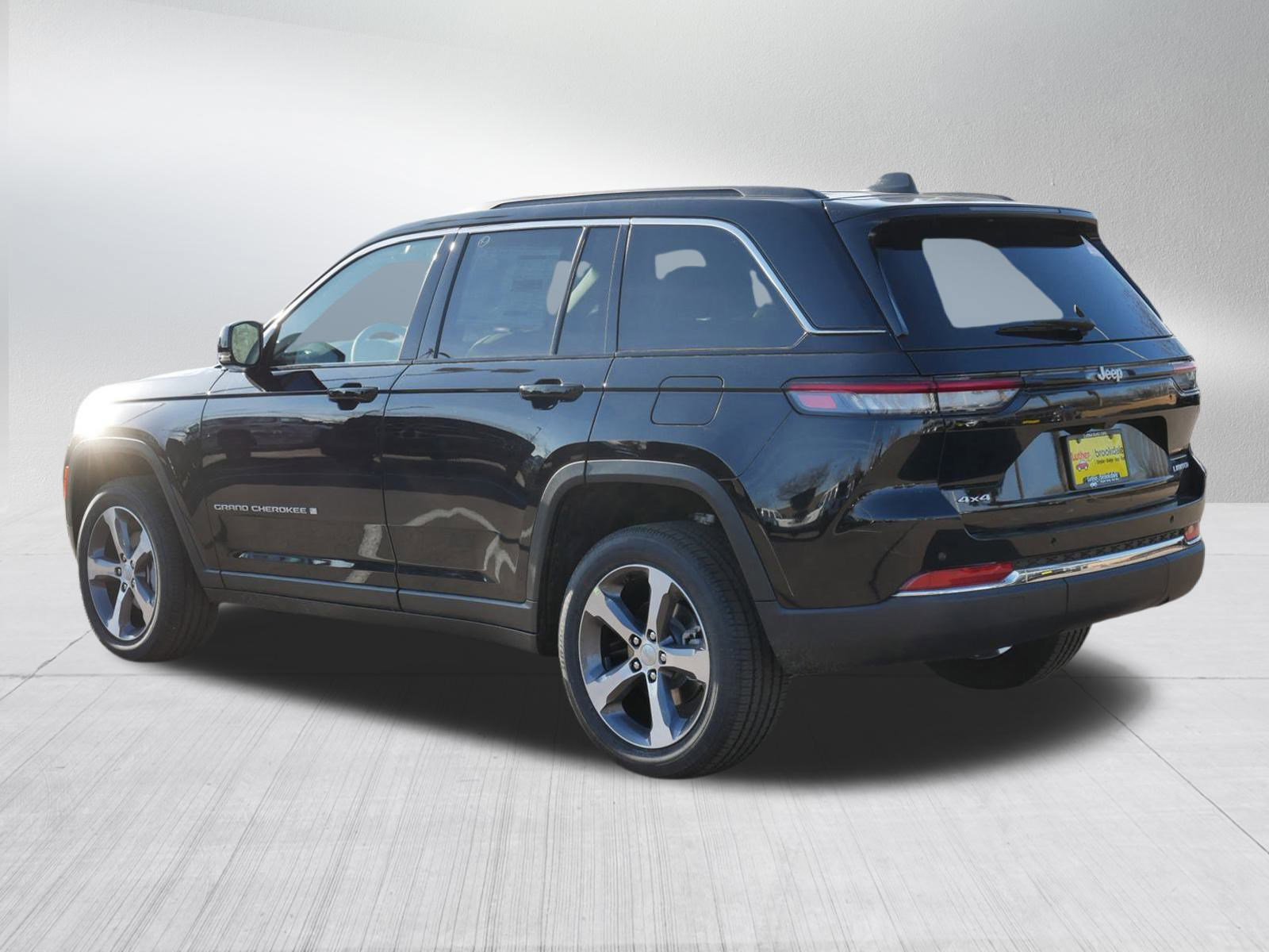 2025 Jeep Grand Cherokee Limited photo 4