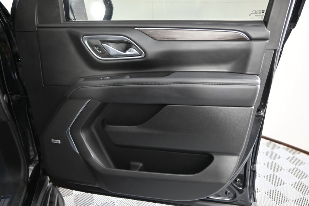 2023 Chevrolet Suburban LT photo 12