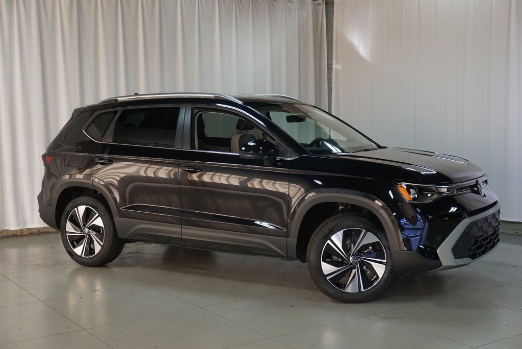 2025 Volkswagen Taos SE photo 4
