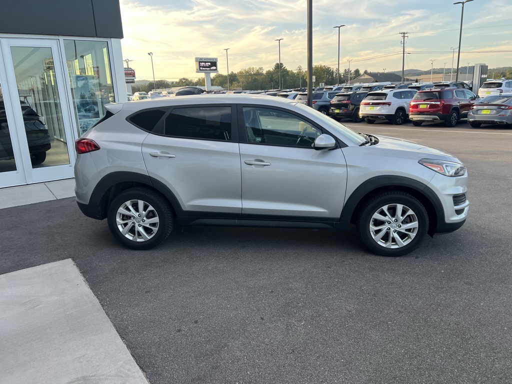 2020 Hyundai Tucson SE photo 2