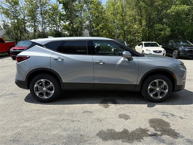 2025 Chevrolet Blazer 2LT photo 3