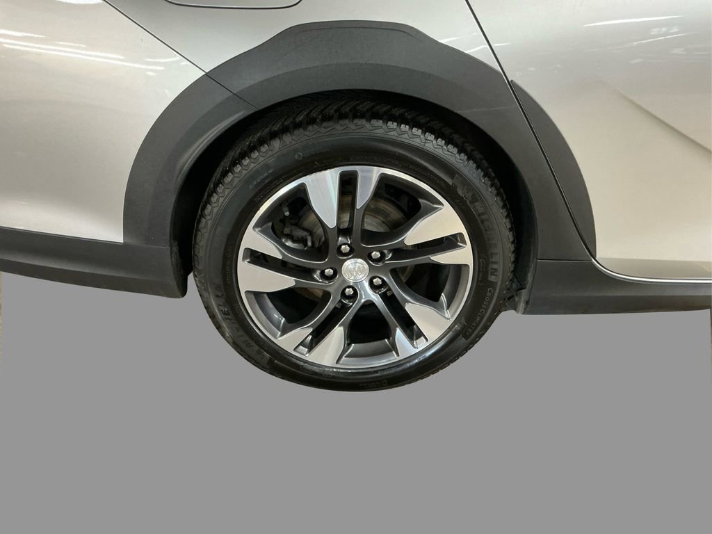 2018 Buick Regal TourX Essence photo 14