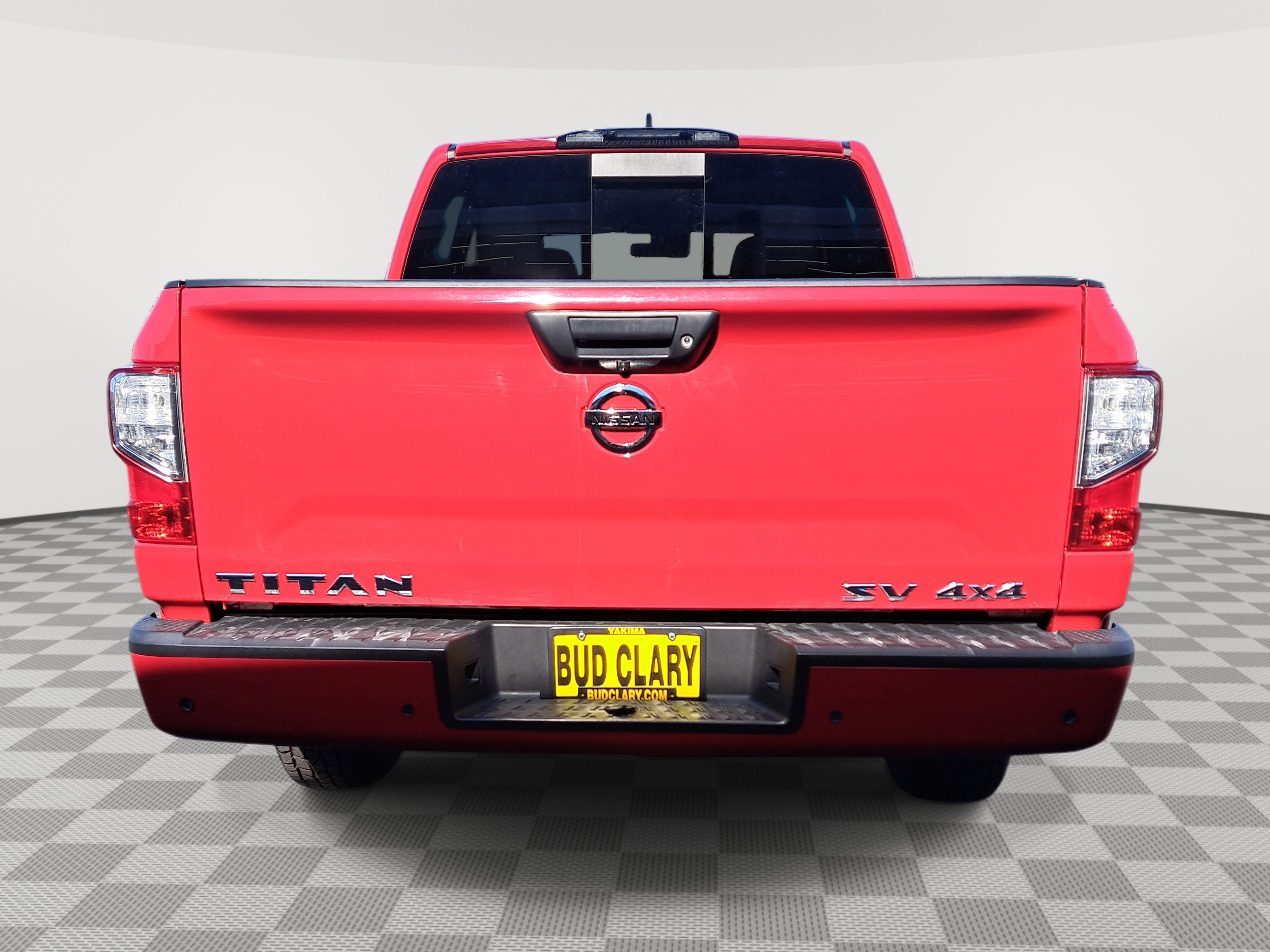 2022 Nissan Titan SV photo 2