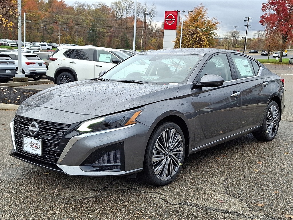 2025 Nissan Altima SL photo 2