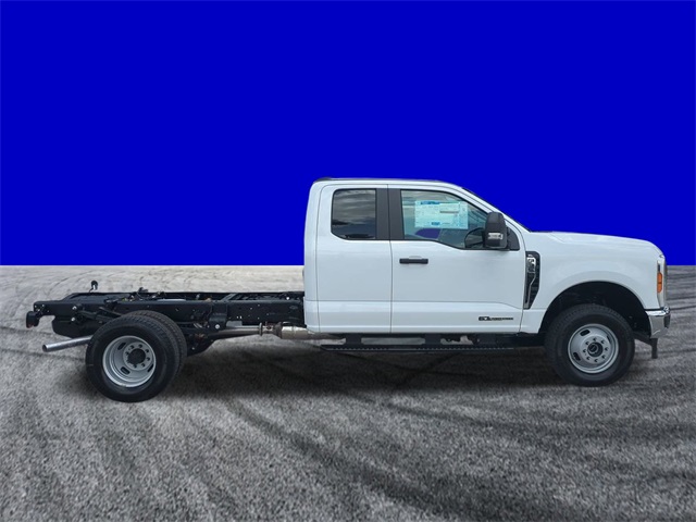 2025 Ford F-350 XL photo 2
