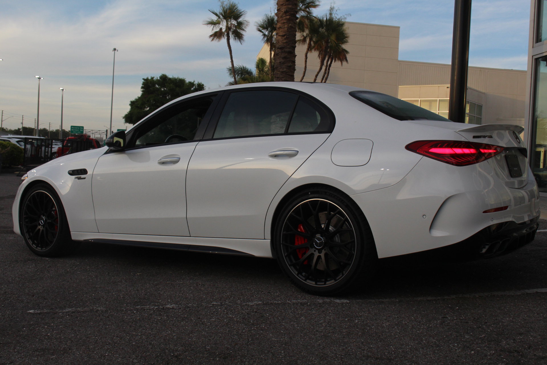 2025 Mercedes Benz C 63 S E PERFORMANCE photo 4