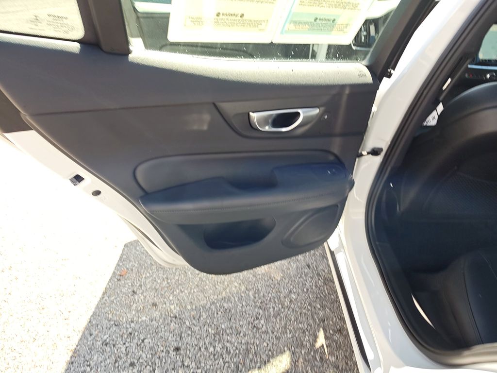2024 Volvo S60 B5 Plus photo 29