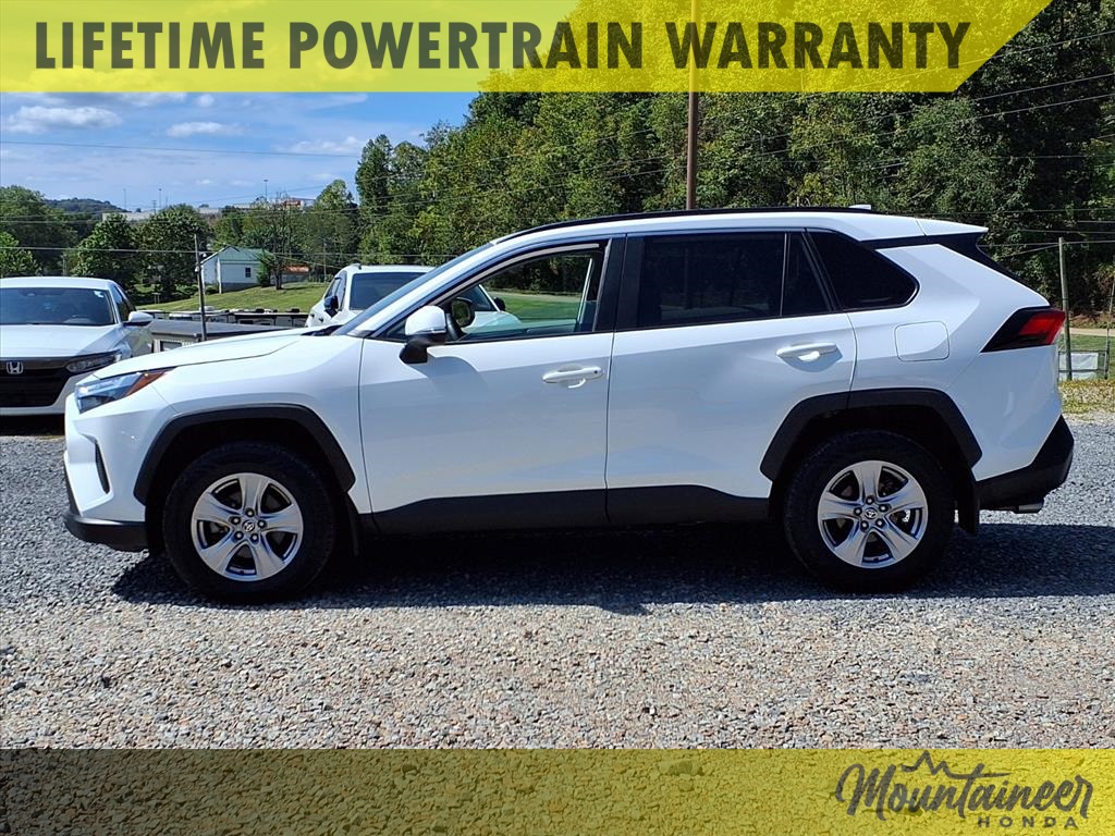 2023 Toyota RAV4 XLE photo 4