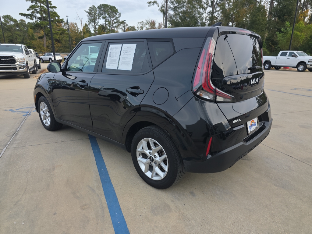 2024 Kia Soul LX photo 3