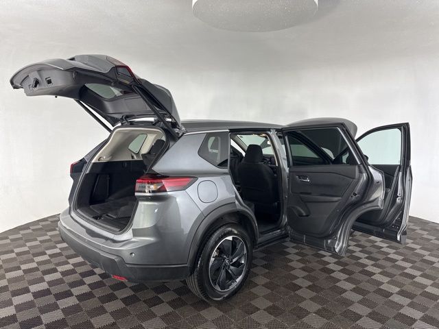 2024 Nissan Rogue SV photo 13