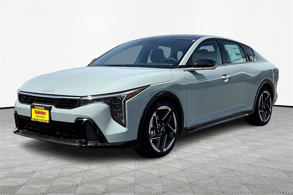 2025 Kia K4 GT-Line photo 2